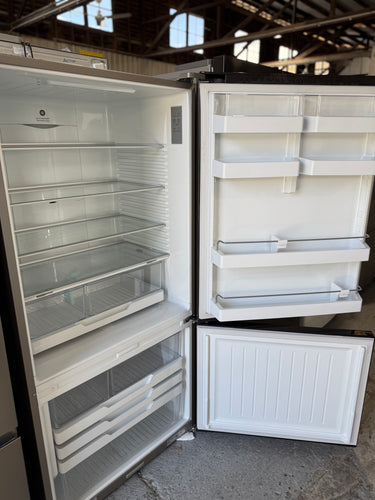 Factory second Fisher & Paykel RF522BRPB6 494-liter bottom mount refrigerator-freezer - Second Hand Appliances Geebung
